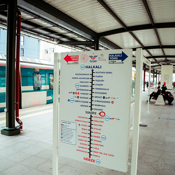 Tren İstasyon Tabelası - Alüminyum Ayaklı Yönlendirme Tabelası - Marmaray İstasyon Tabelaları
