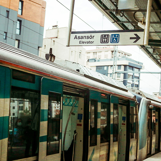 Tren İstasyon Tabelası - Alüminyum Askılı Yönlendirme Tabelası - Marmaray İstasyon Tabelaları