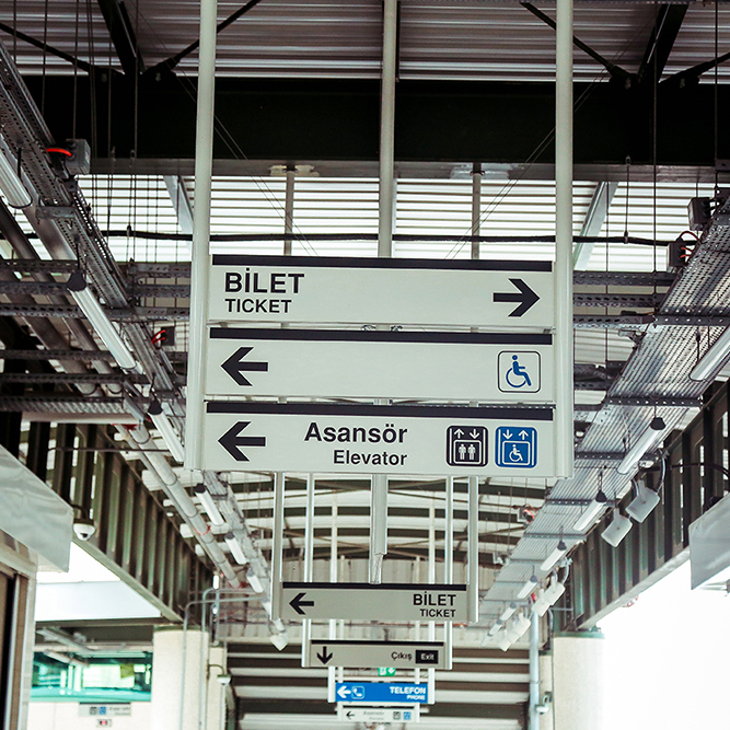 	Tren İstasyon Tabelası - Alüminyum Askılı Yönlendirme Tabelası - Marmaray İstasyon Tabelaları