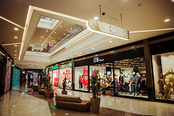 aluminum illuminated suspended directional sign	