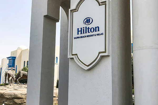 Otel Cephe Giriş Tabelası - Işıklı Logo Tabela - Alüminyum Kutu Logo - Dekupe Tabela - Hilton Tabela