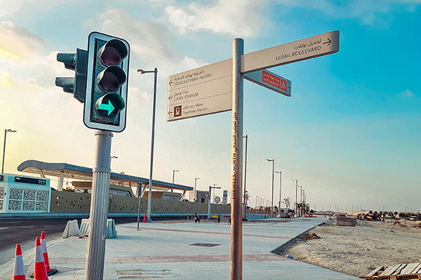 Paslanmaz Direk Totem, Şehir Yönlendirme Tabelası, Luseil Development Project Qatar