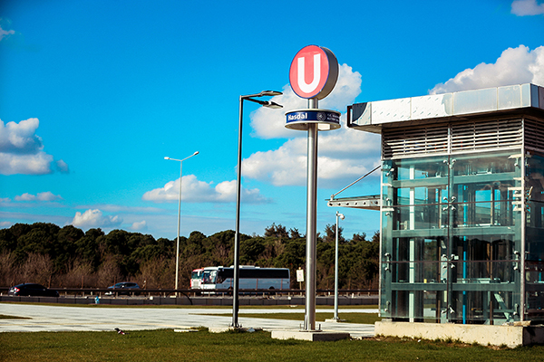 Işıklı Paslanmaz Yönlendirme Totem Tabela, Metro İstasyon Totem Tabela, Yeni Havalimanı Metro