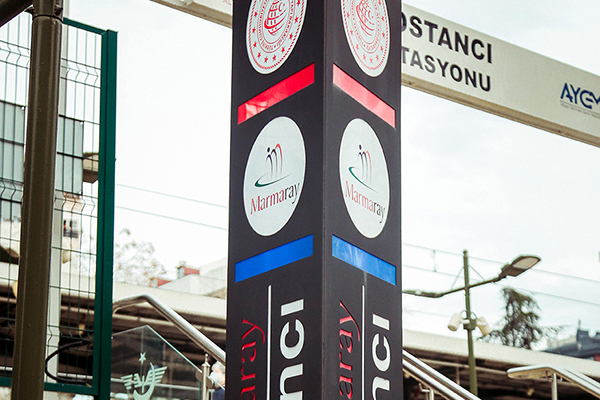 Işıklı Alüminyum Yönlendirme Totem Tabela, Metro Tramvay İstasyon Totem Tabela, Marmaray İstasyon