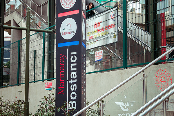 Işıklı Alüminyum Yönlendirme Totem Tabela, Metro Tramvay İstasyon Totem Tabela, Marmaray İstasyon