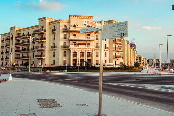 Paslanmaz Direk Totem, Şehir Yönlendirme Tabelası, Luseil Development Project Qatar