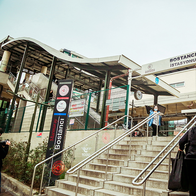 Tren İstasyon Pilon Tabela - Alüminyum Işıklı Dekupe Tabela - Marmaray İstasyon Tabelaları